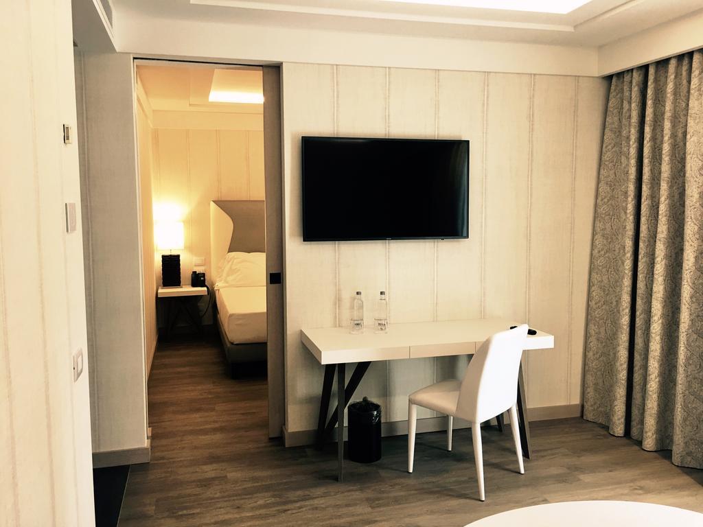 Splendido Bay Luxury Spa Resort Padenghe sul Garda Esterno foto